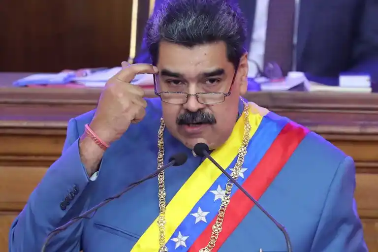 Encontraron más de 10 mil millones de dólares en fondos sospechosos vinculados a Maduro