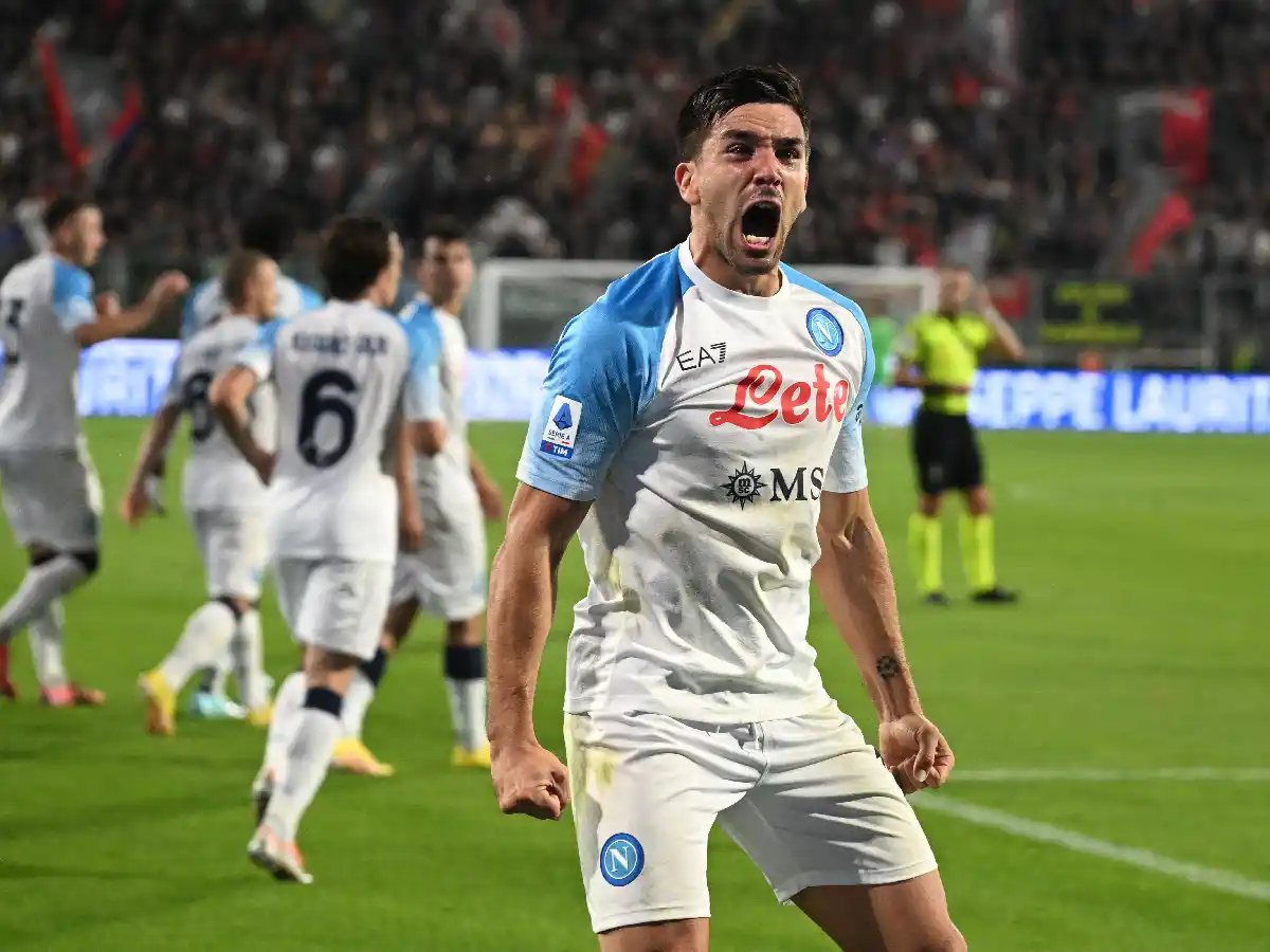 Italia: el Napoli de “Gio” Simeone no afloja