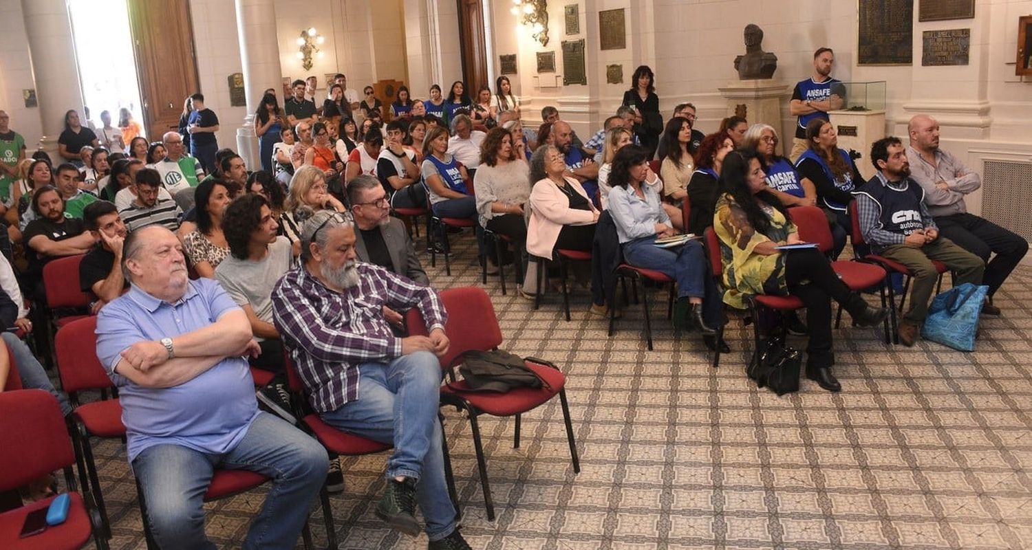 Los oradores dijeron estar preocupados por lo que se viene en materia de educación, ante las elecciones presidenciales. Crédito: Guillermo Di Salvatore