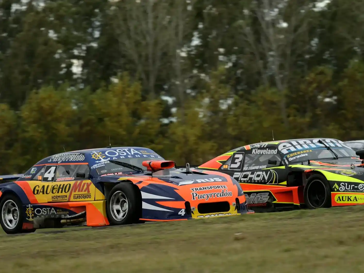José Luis Newing en plena disputa de la primera final del fin de semana.