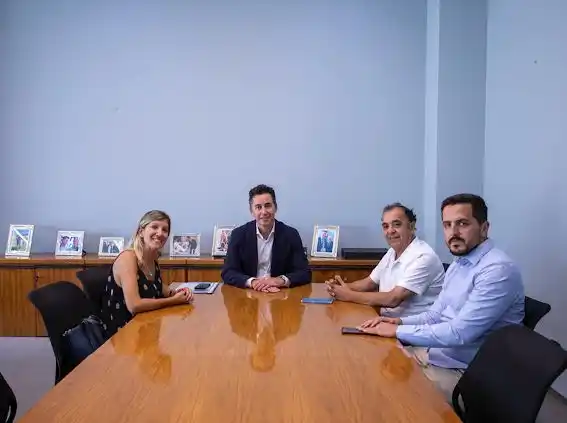 Manuel Calvo, recibió esta tarde a miembros de la Fundación Manos Abiertas delegación Córdoba