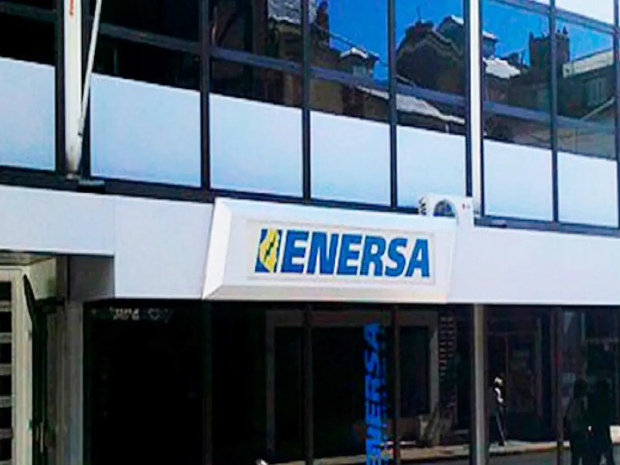 Enersa regularizó más de 150 conexiones eléctricas en los barrios Paraná XVI y XIII