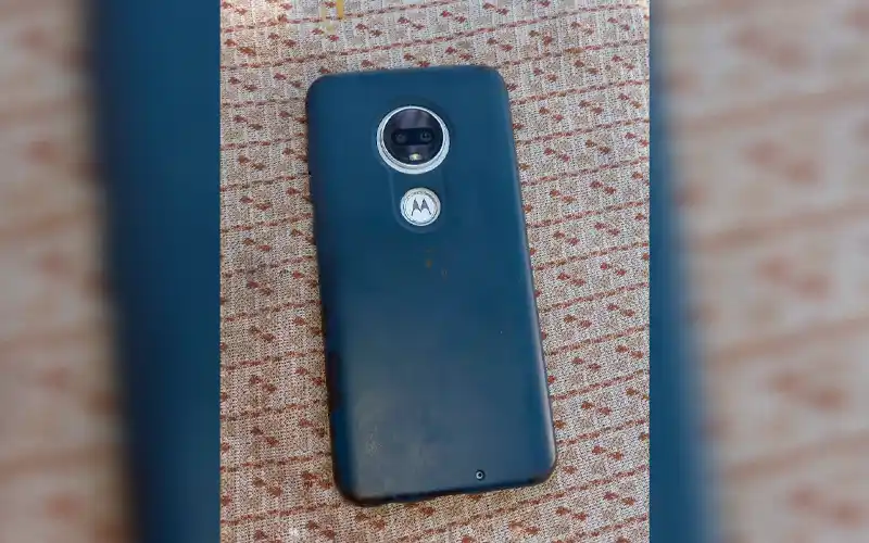Esmeralda encontró un celular Motorola