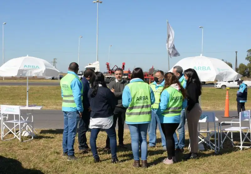 El director ejecutivo de ARBA, Cristian Girard, coordinó las acciones de control que se realizaron en la intersección de la Ruta 5 y la 30, en Chivilcoy