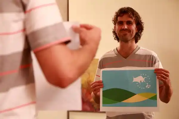 Francisco Melchiori, el ganador del concurso de la bandera oficial