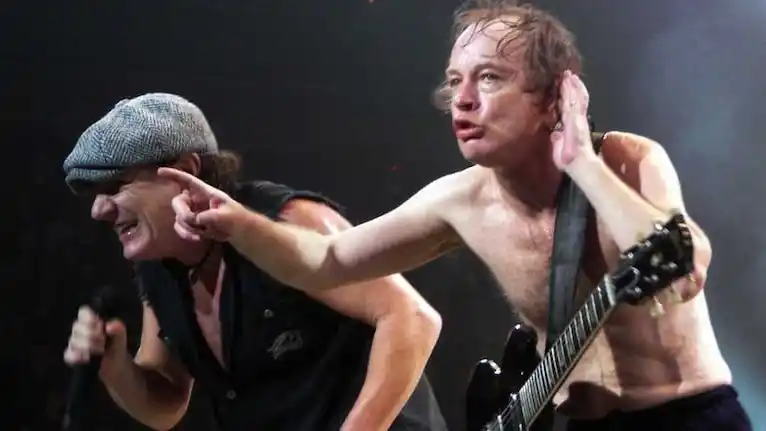 Por el momento, los shows siguen en pie, aunque el estado de salud del músico mantiene en alerta a los fanáticos que esperan el regreso de la icónica banda al país.