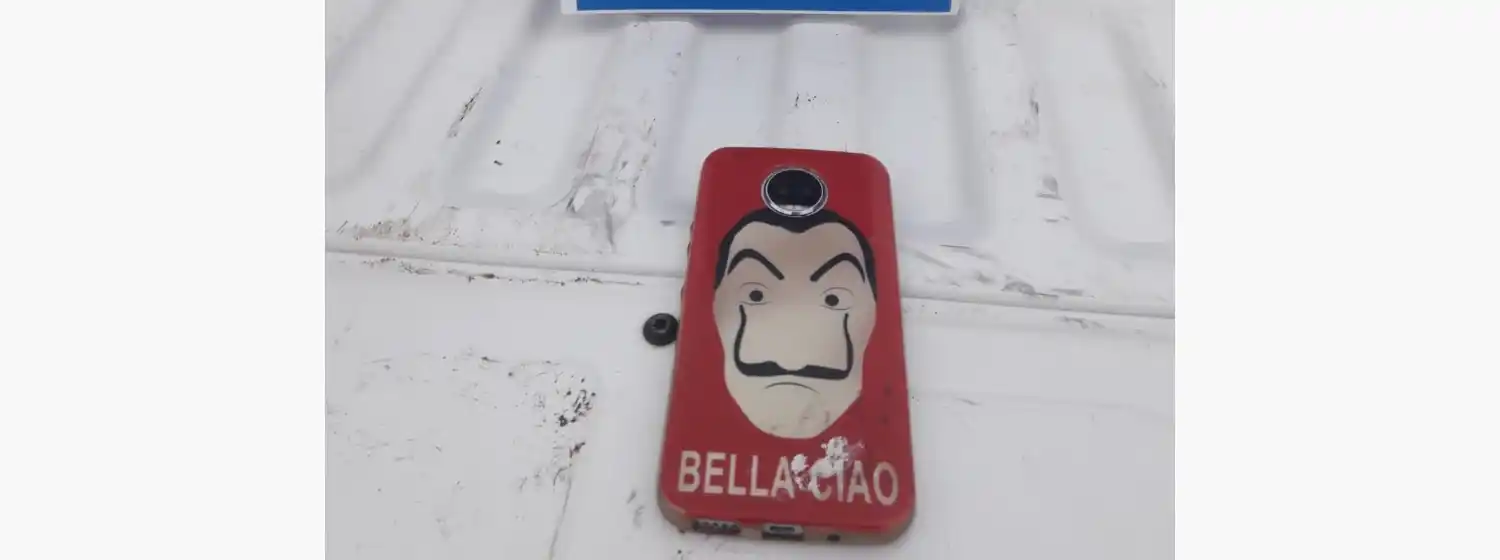 Lo golpearon para robarle las zapatillas y un celular