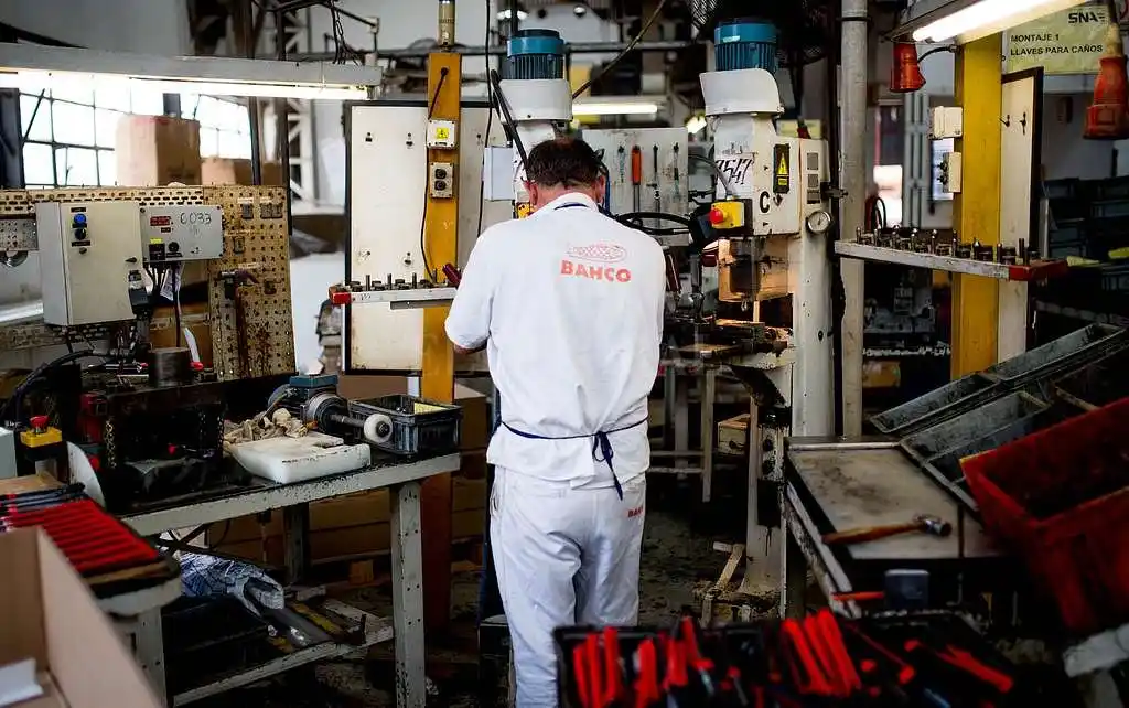 La mano de un trabajador.