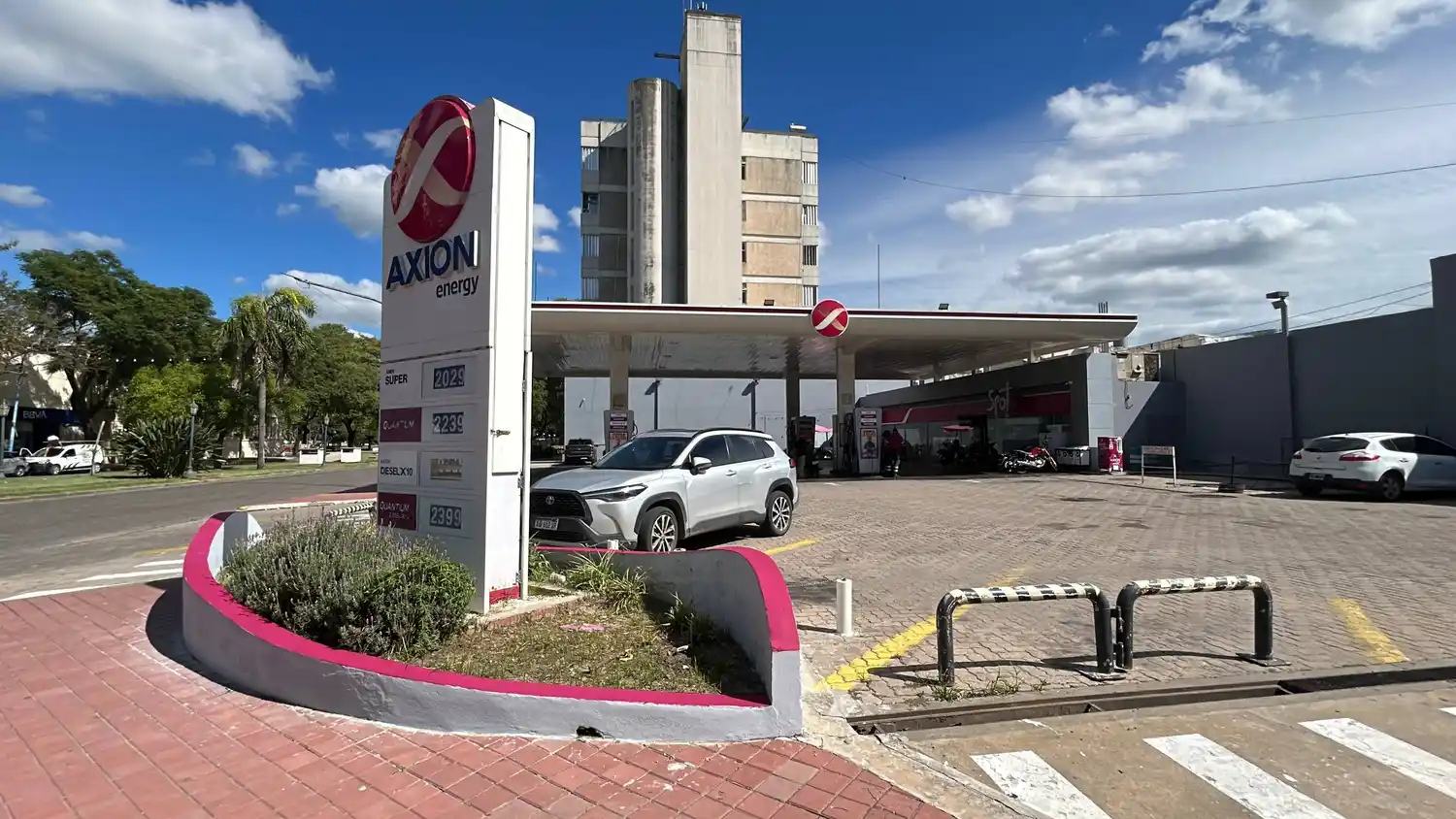 aumento de combustible estación de servicio ypf axion shell rafaela escalada - 6