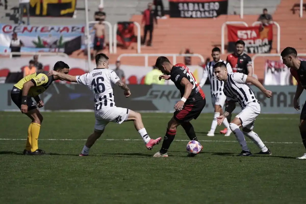 Colón se encuentra en un momento agridulce, ya que tiene 42 puntos en la tabla general y estaría perdiendo la categoría