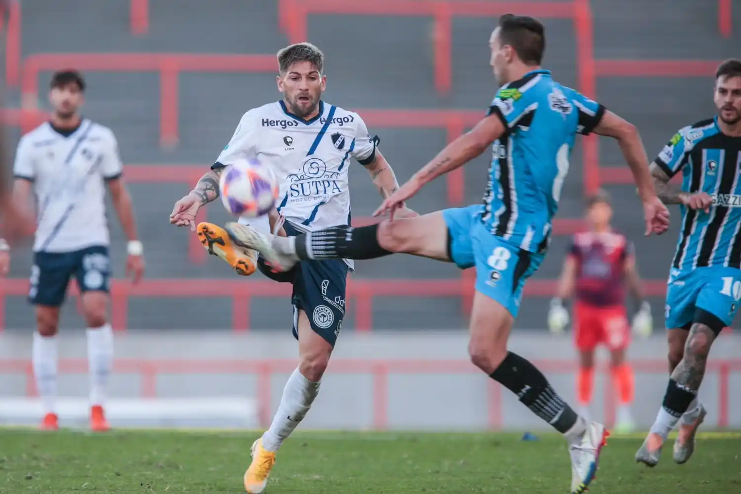 Gonzalo Lamardo vistiendo la camiseta de Alvarado.