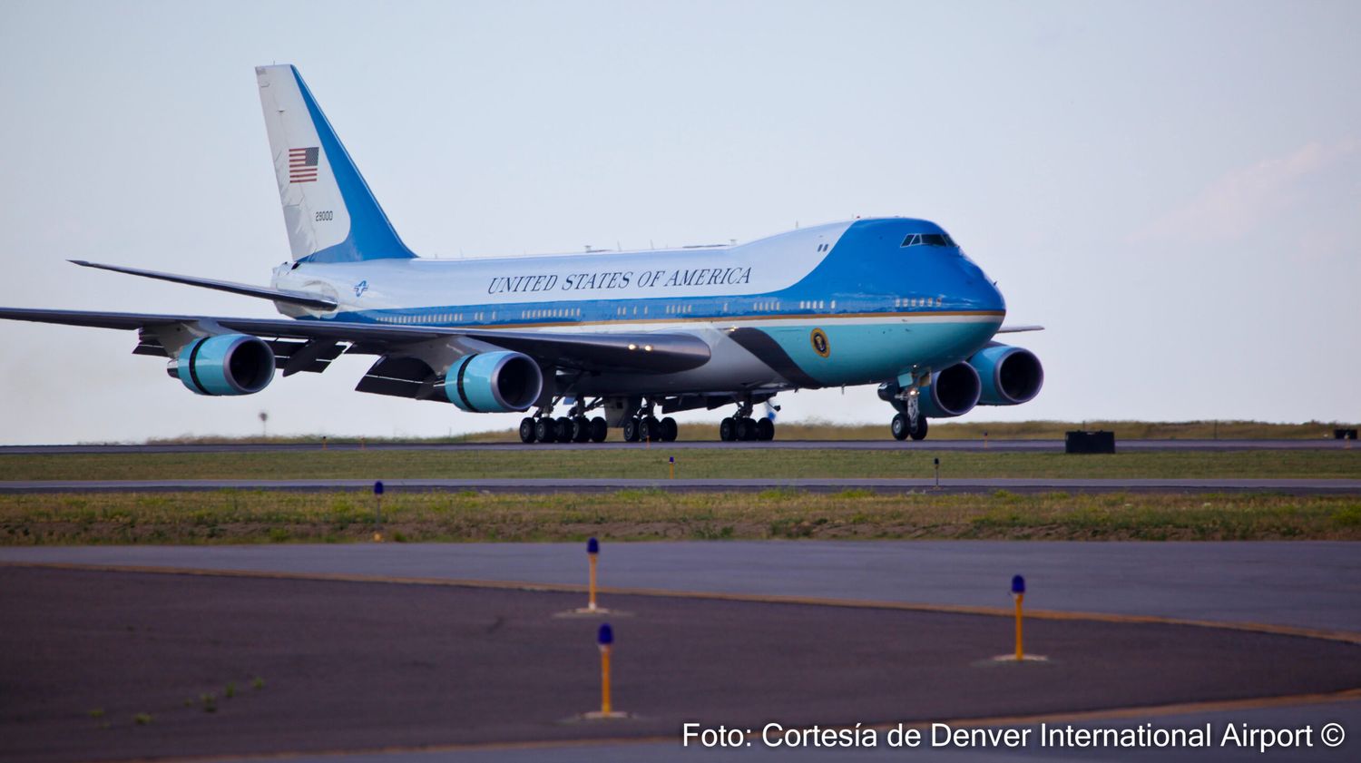 «Dejen de robarse cosas del Air Force One», pide la jefa de Corresponsales de la Casa Blanca