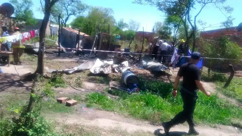 Una madre y dos de sus hijas murieron en el incendio de su precaria vivienda