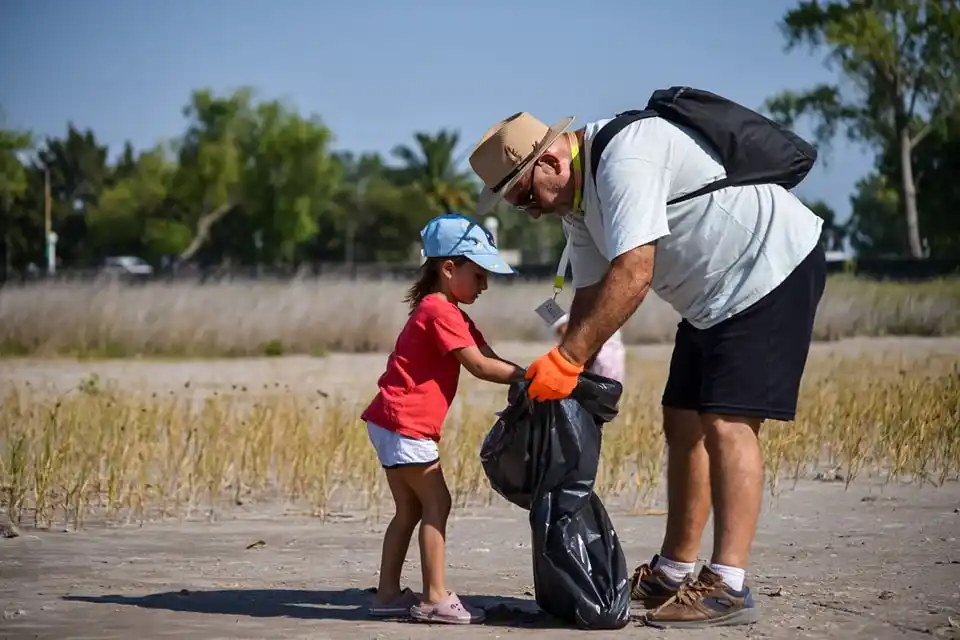 Se retiraron bolsones de residuos y diversos elementos de sectores de la laguna