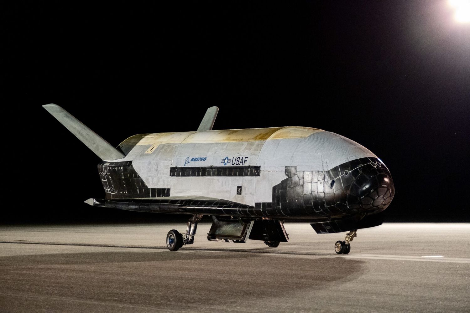 El X-37B volvió a la tierra tras 908 días en orbita