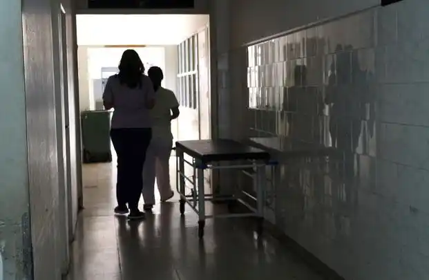Locura en un Hospital de La Plata: Tiros, gritos y patadas en la guardia 