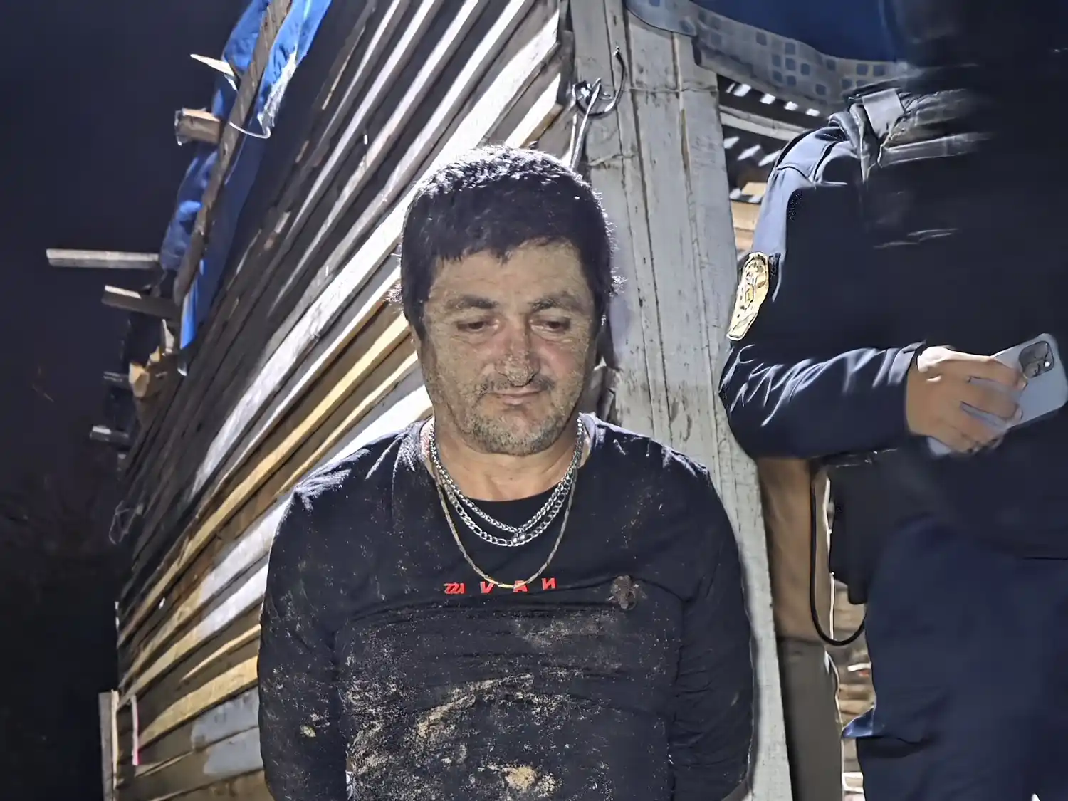 Detienen a un joven con drogas, municiones y pedido de captura internacional