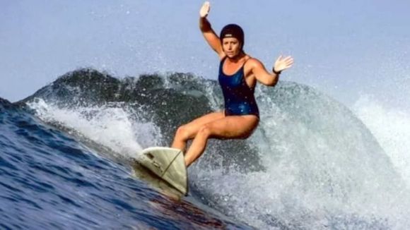 LE ATRAVESÓ EL PECHO: famosa surfista murió tras ser atacada por un pez aguja