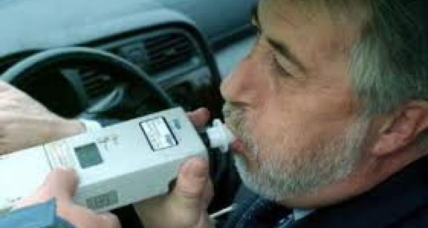 Gobernador Castro: Dos automovilistas detenidos por ebriedad