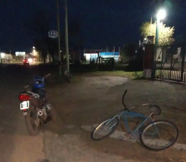 Una moto y una bici protagonizaron un choque: dos hombres fueron hospitalizados