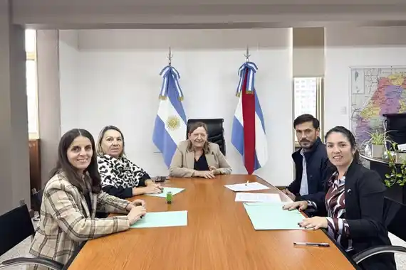 El Ministerio de Desarrollo Humano refuerza el turismo social con convenios en Gualeguay y Diamante