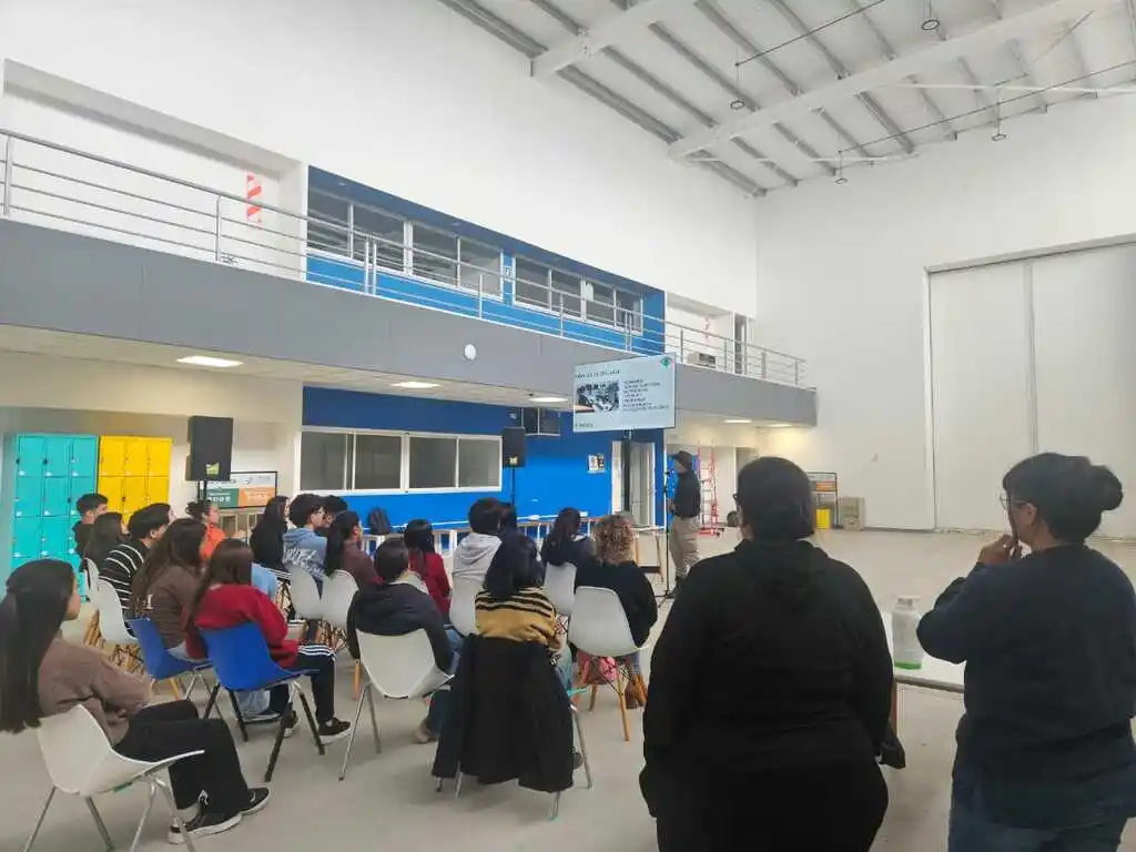 Capacitan en Ojos en Alerta en instituciones educativas