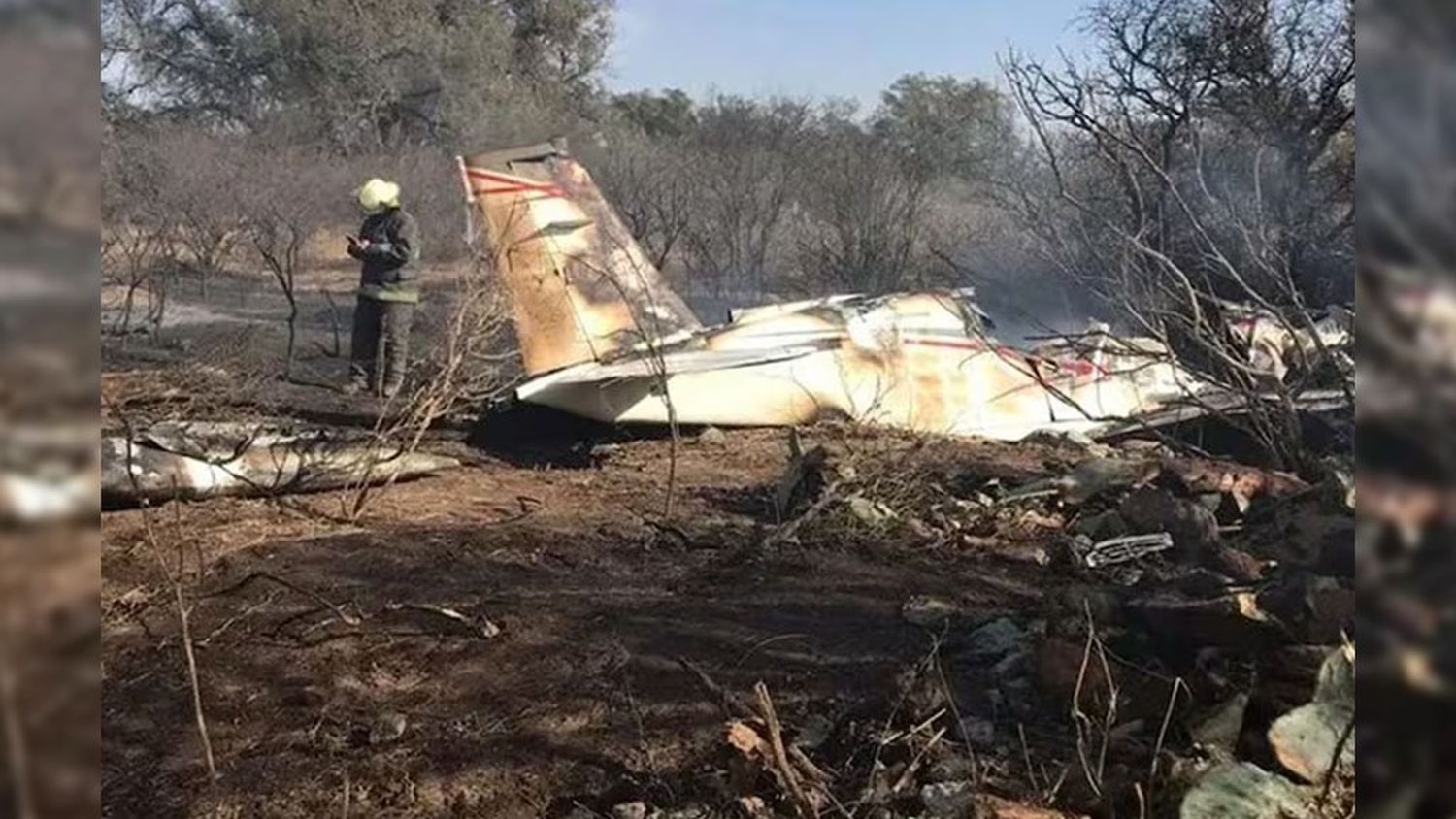 Cayó una avioneta cuando intentaba despegar con tres personas a bordo.