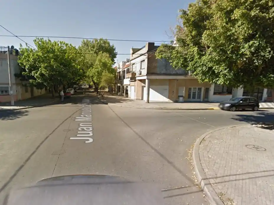 Un colectivo chocó con una moto en zona sur: un niño de 10 años y su padre resultaron heridos