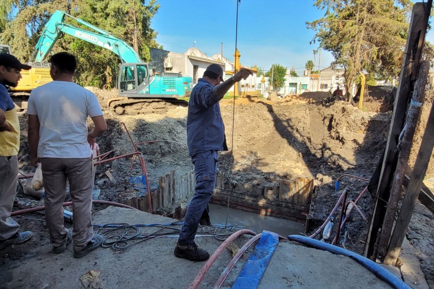 Cloacas: reparan el caño de impulsión en la zona de Pueblo Nuevo