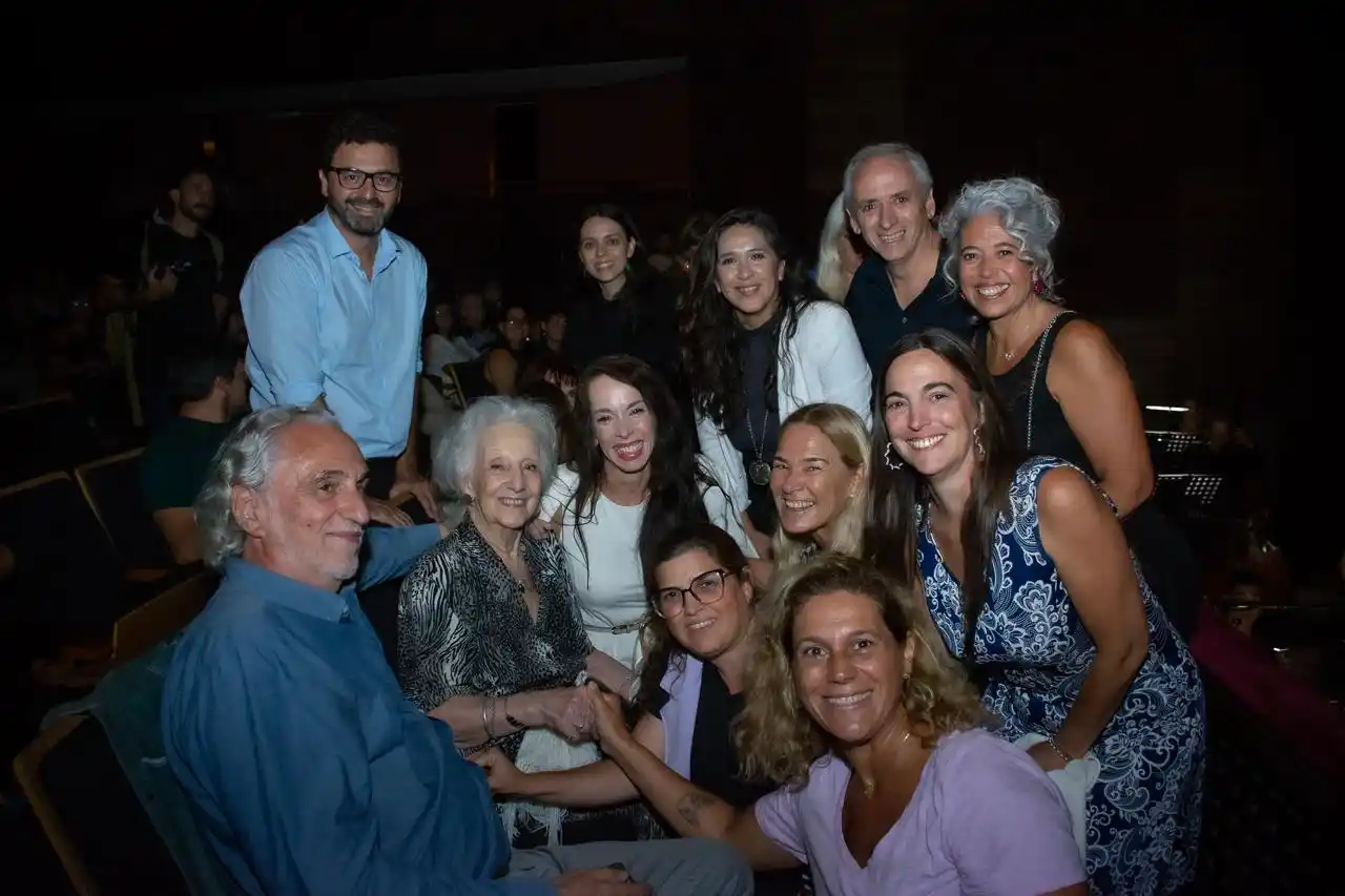Emotiva reposición de “Estaba la madre” en el Teatro Argentino, con presencia de Javier Gastón