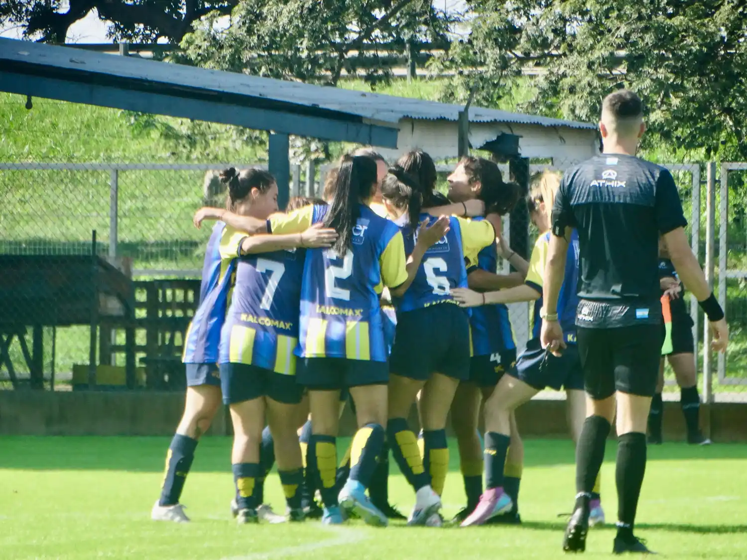 El fútbol femenino tuvo acción en algunos de los tantos partidos programados para el fin de semana. Foto: Sur24.