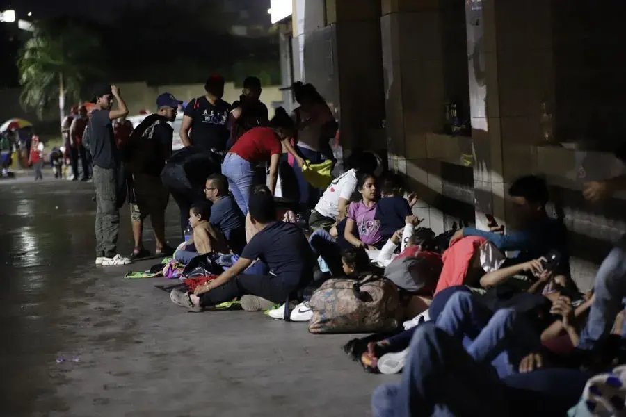 Venezolanos y hondureños salen en caravana hacia EE.UU.: BUSCAN NUEVAS OPORTUNIDADES Y UNA MEJOR VIDA (Video)