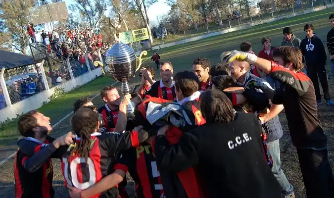 Central Entrerriano goleó a Unión y se quedó con el ascenso a la Divisional A