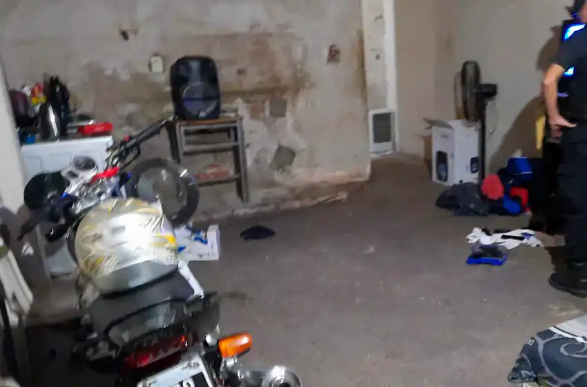 Golpeó a su ex con una pistola, secuestró a su hijo e intentó suicidarse junto a él