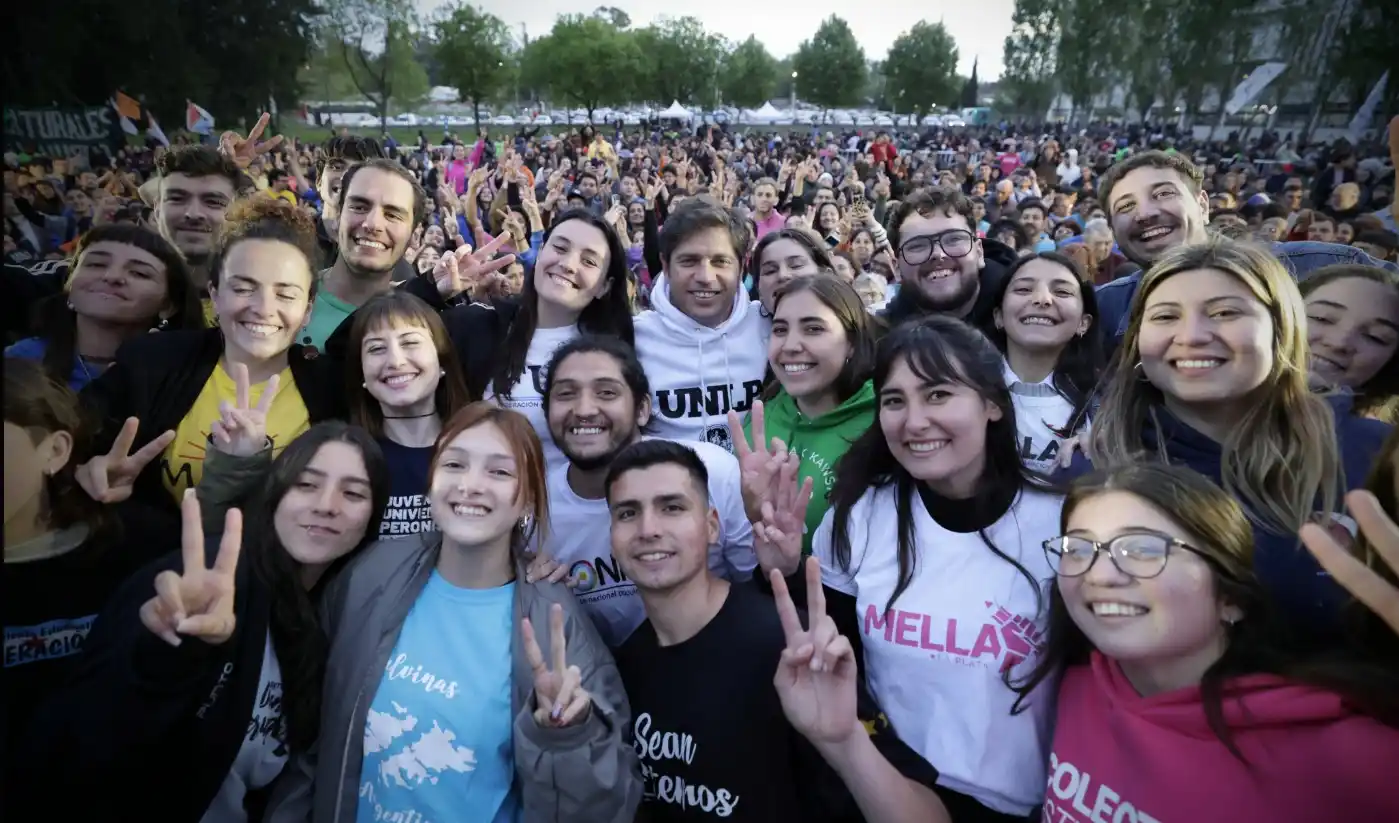 El Gobernador disertó ante cientos de estudiantes en la Facultad de Psicología de la UNLP.