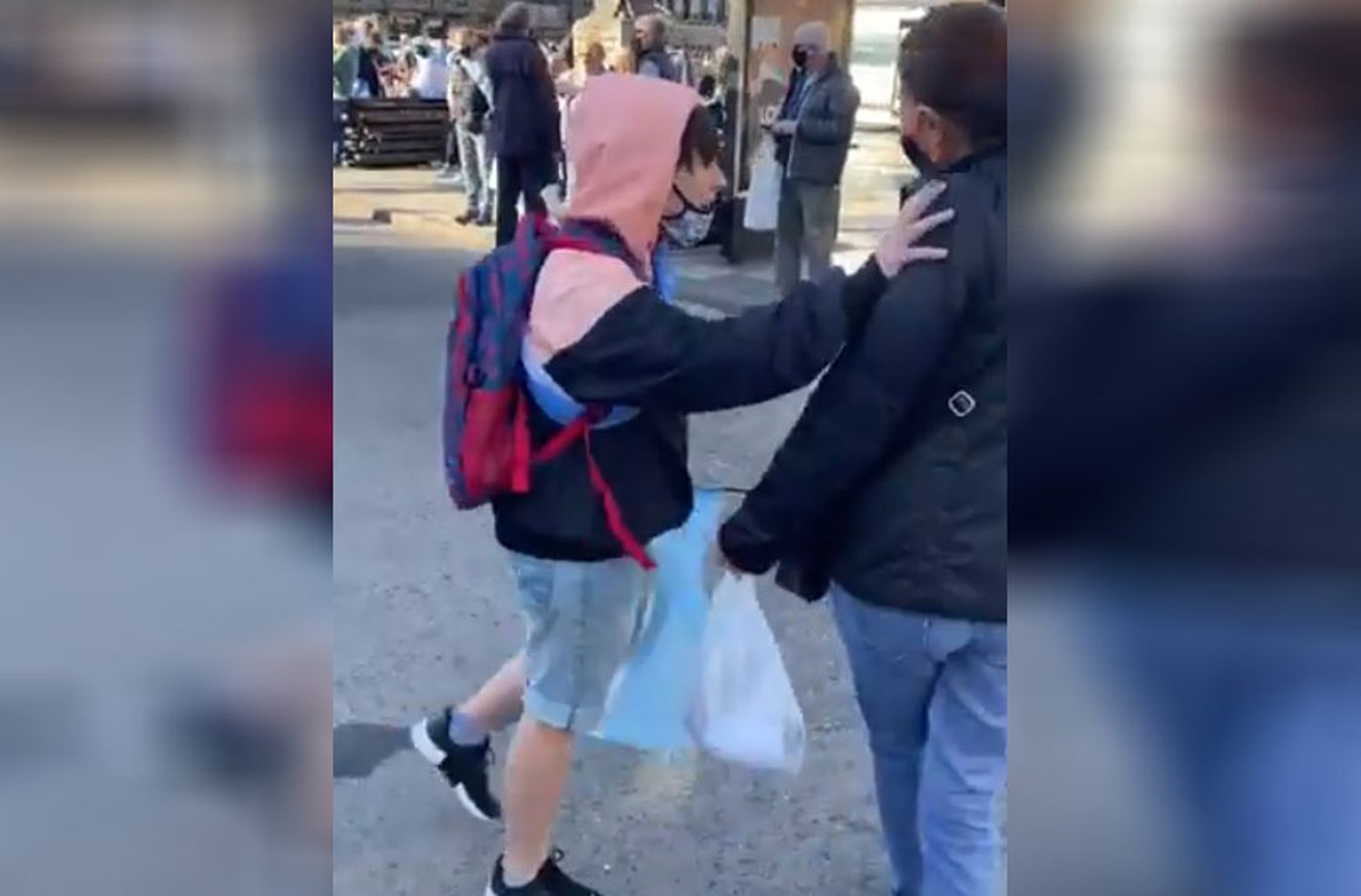 Protestas por la reforma judicial: un adolescente echó a los empujones e insultos a una mujer
