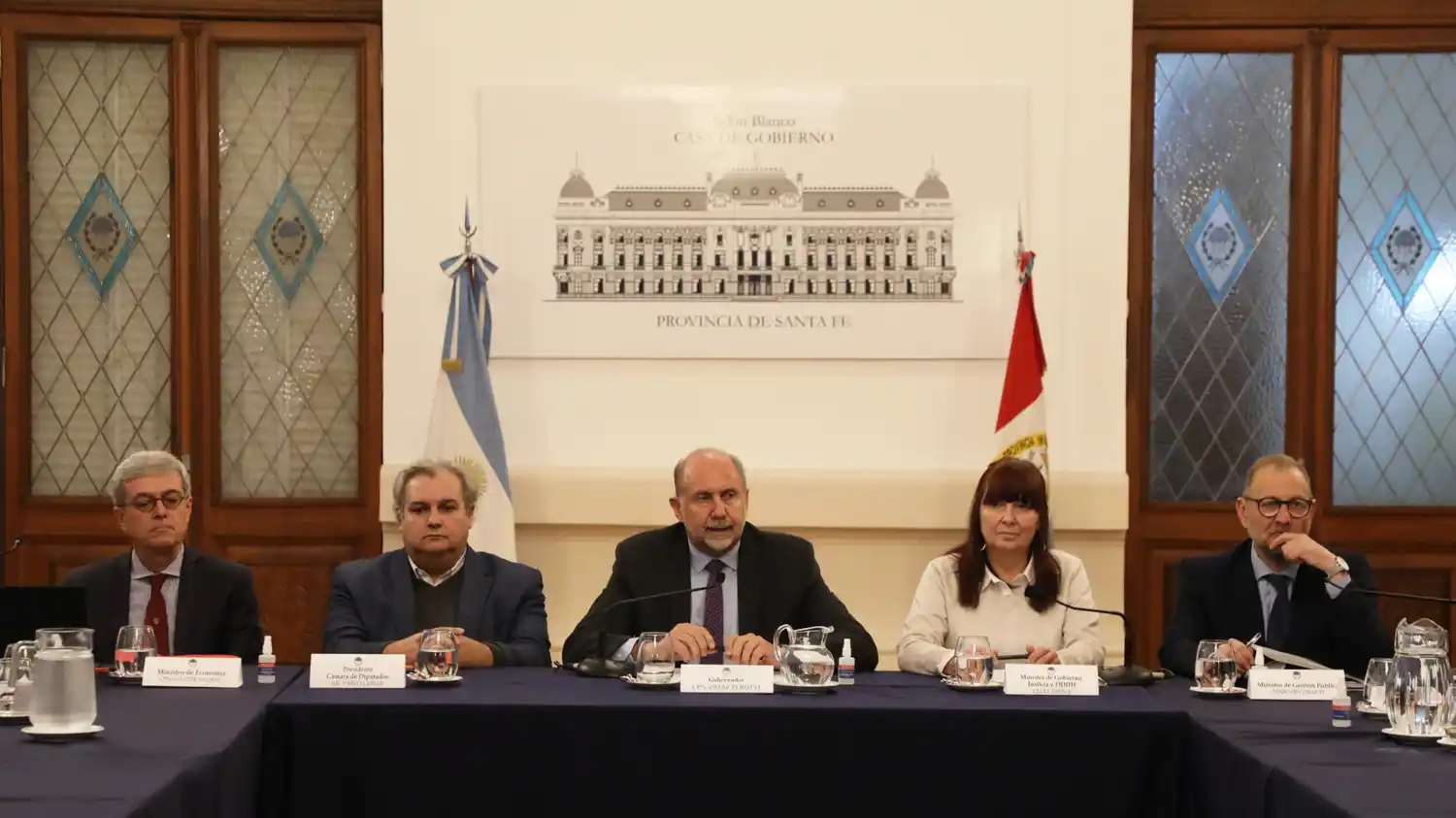 Luego del reclamo de la oposición, Perotti explicó a legisladores el acuerdo con Nación para el pago de la deuda