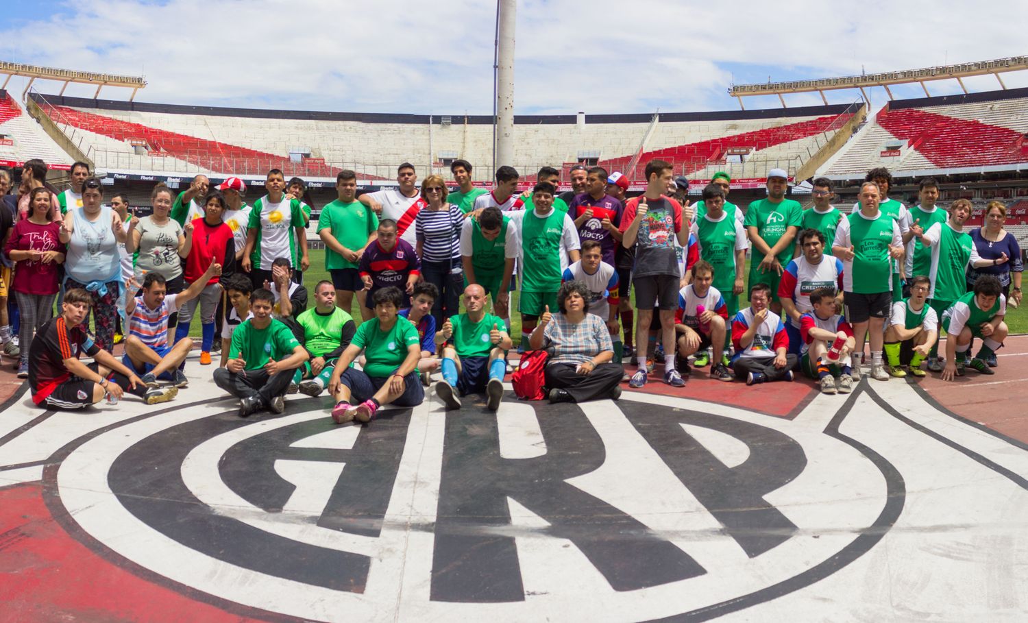 Grupo de chicos con discapacidad de Hurlingham participó de jornada de fútbol en el estadio de River