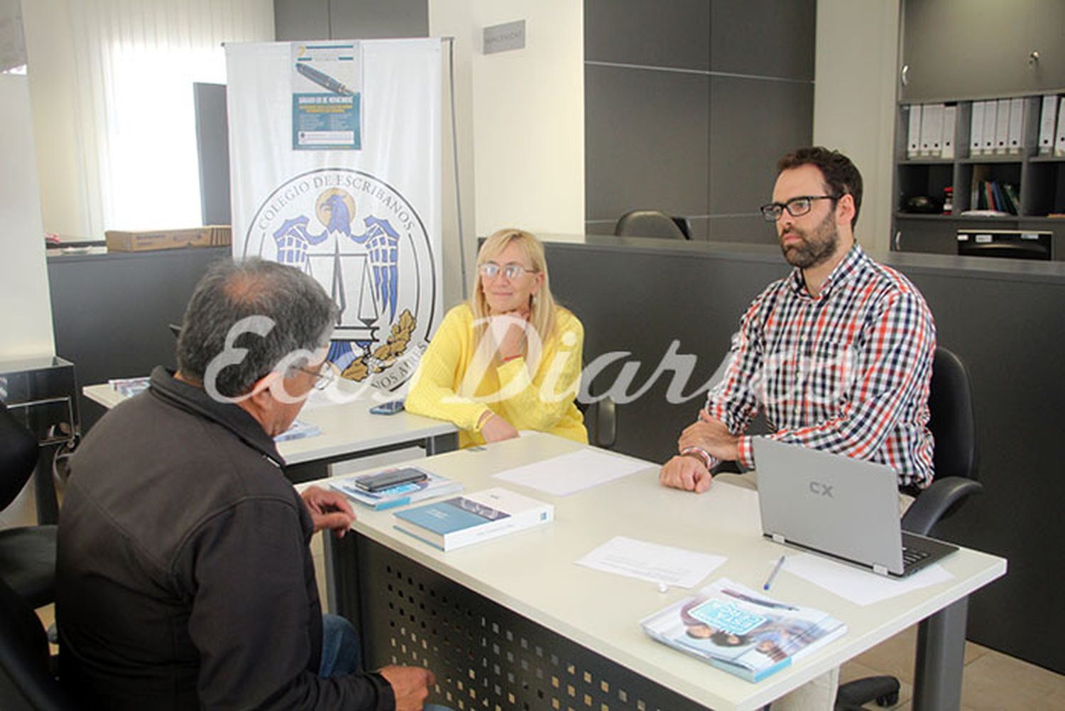 Un consultorio de escribanos abierto a la comunidad