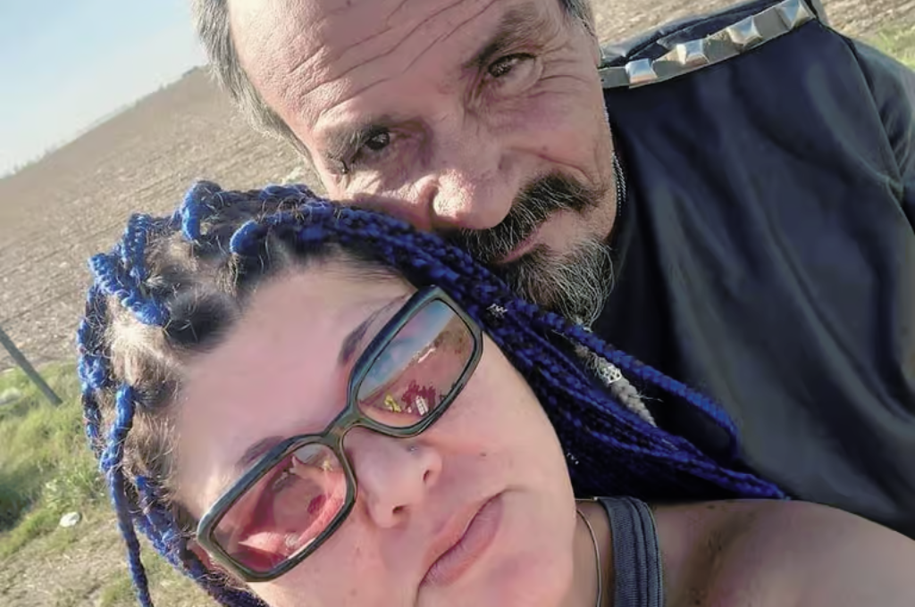 La pareja circulaba en una motocicleta Motomel 200 cc.