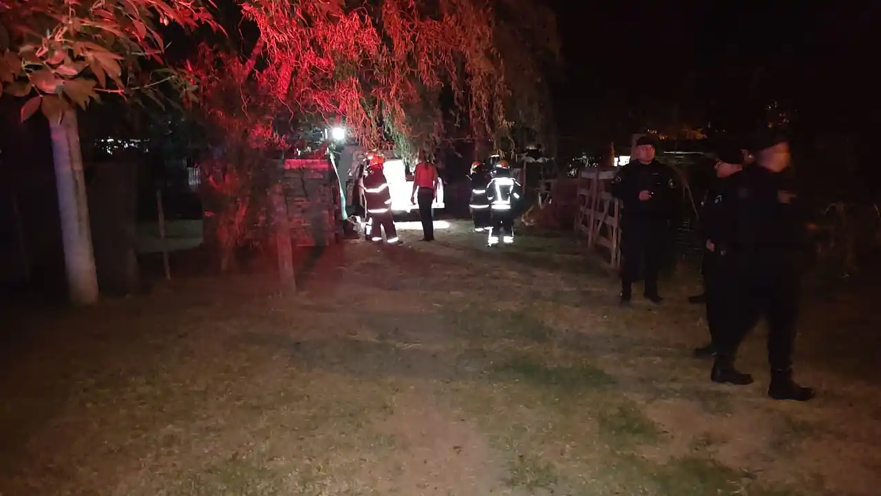 Incendio de una camioneta en Paso y Antártida Argentina