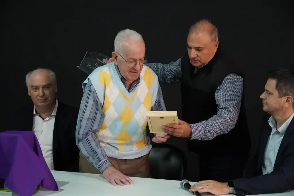 Un reconocimiento con historia: así fue el emotivo homenaje al ex intendente Aldo Luis Arrighi en Zárate