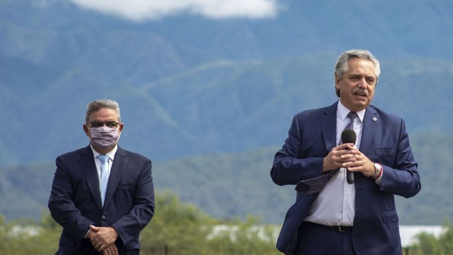 De campaña, Alberto Fernández visita fábrica textil en Catamarca