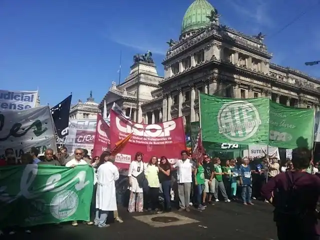 Los médicos paran miércoles y jueves, a pesar de la convocatoria de Vidal