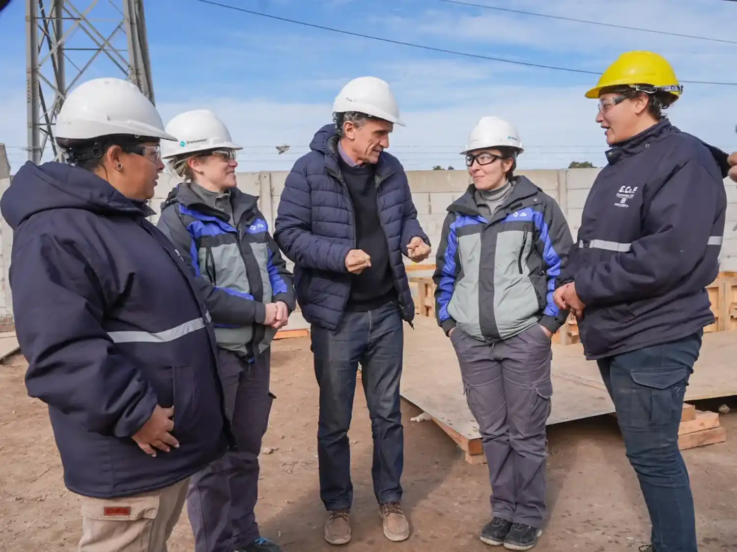 Mujeres en la construcción Estación Transformadora