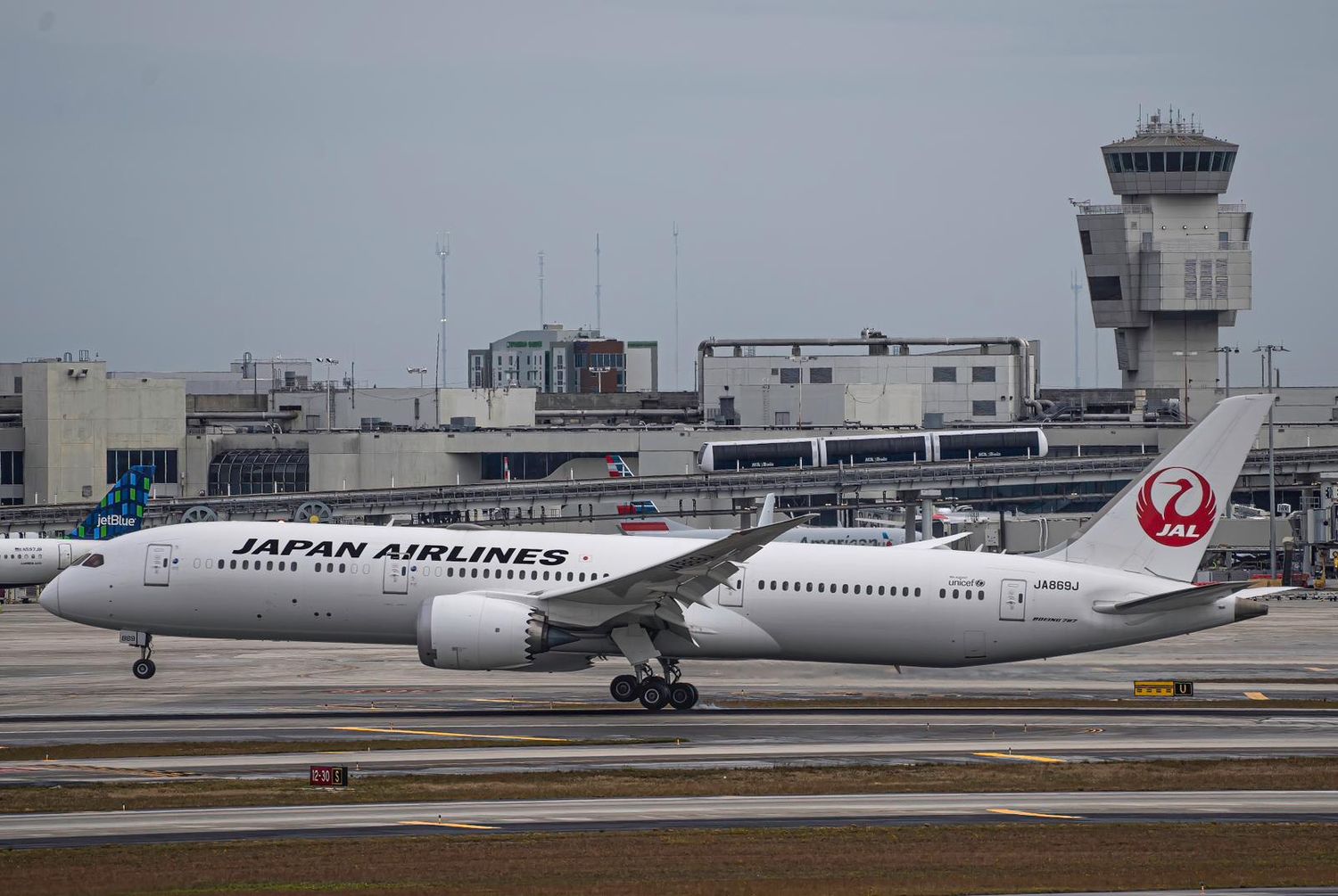 Regreso después de 30 años: Japan Airlines empezó a vender sus vuelos a Doha