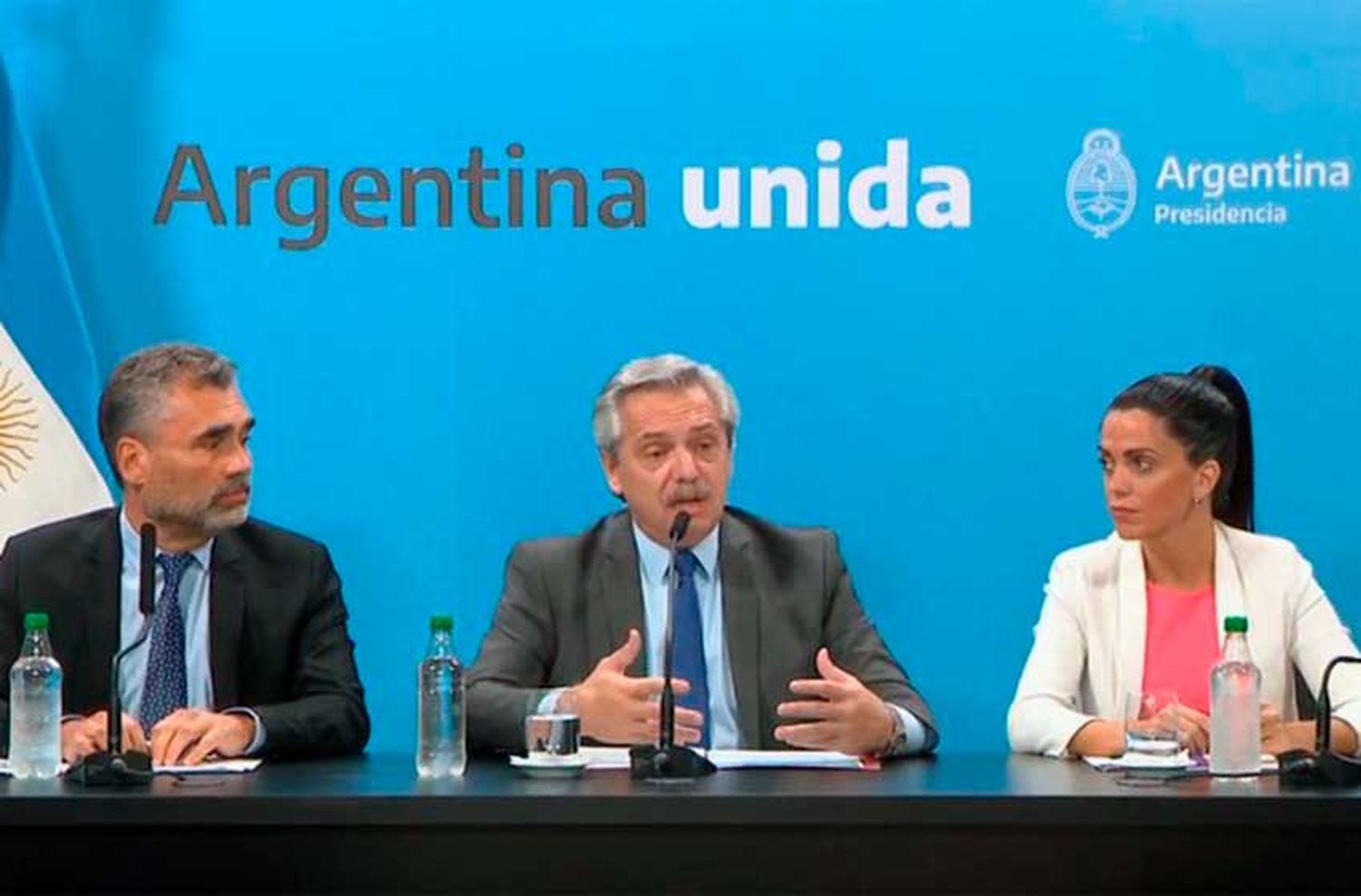 El Gobierno anunció un aumento del 13% para las jubilaciones mínimas y la AUH