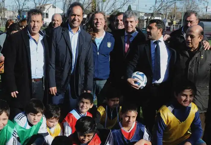 Scioli entregó escrituras sociales en Berazategui