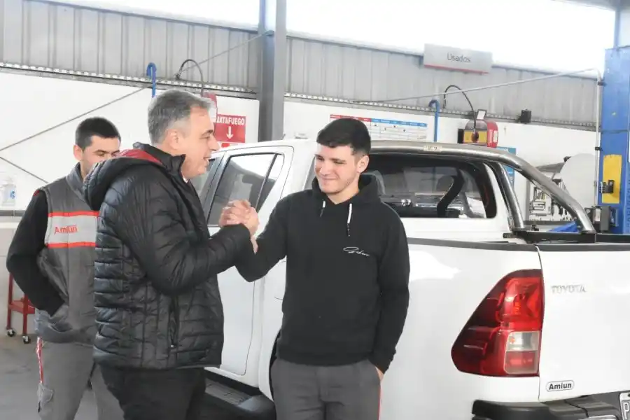 Damián es egresado del Centro de Oficios hizo su proceso de aprendizaje aquí en la empresa Amiun y, concluidos los tres meses de práctica, se pudo cristalizar su sueño de tener un trabajo formal”.