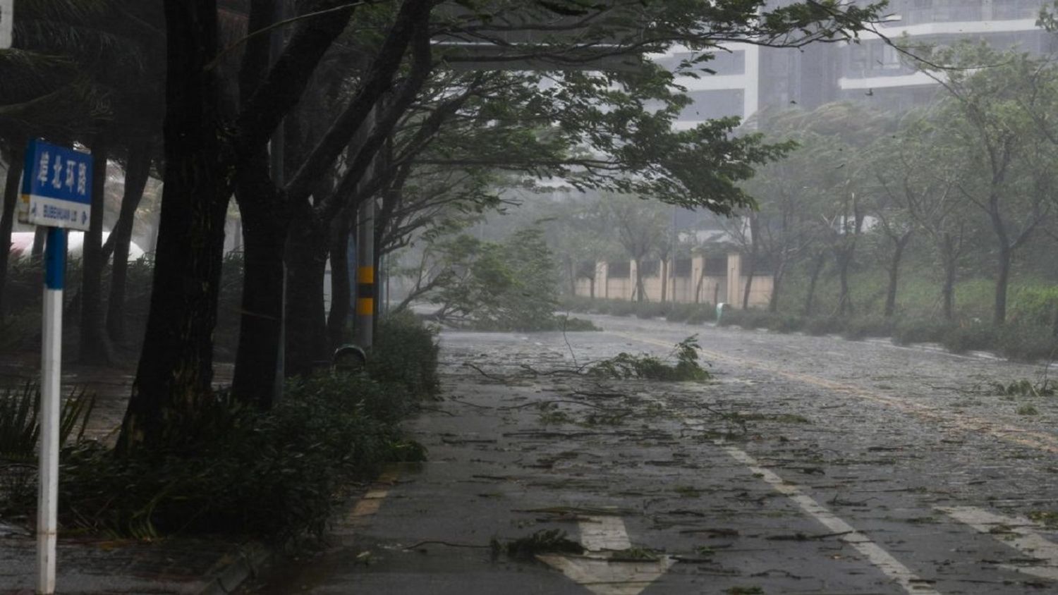 SUPERTIFÓN YAGI pasa por Vietnam y deja una estela de muerte y destrucción